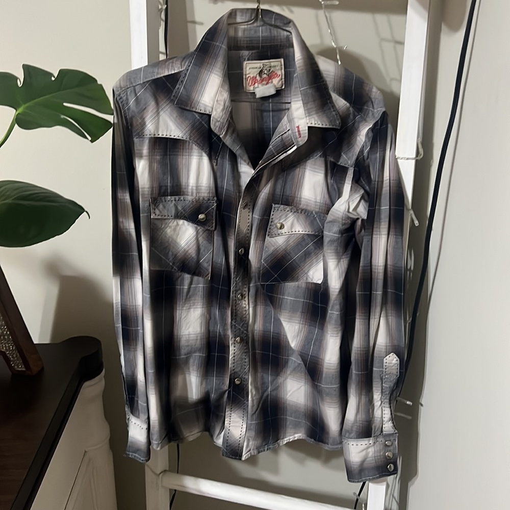 Men wrangler pearl button. Button down. - Picture 3 of 5